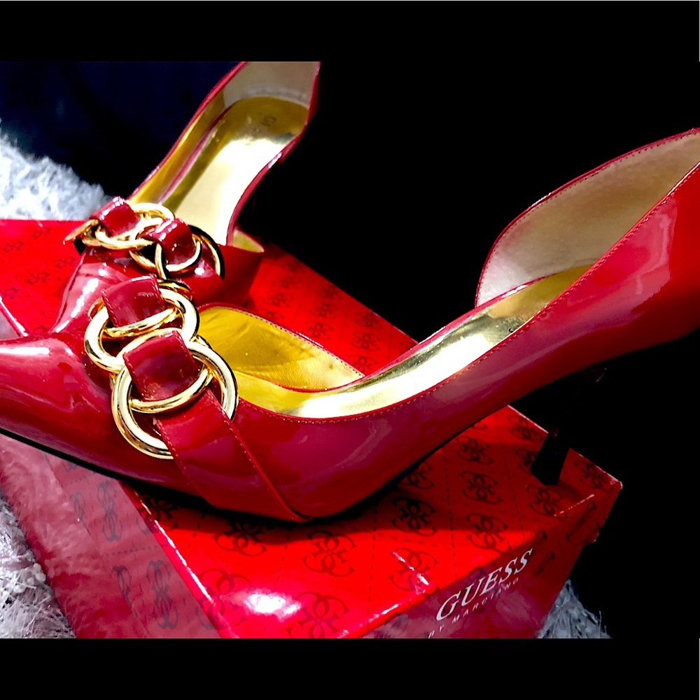 GUESS red heels size 7 EUC gorgeous with gold chain detail